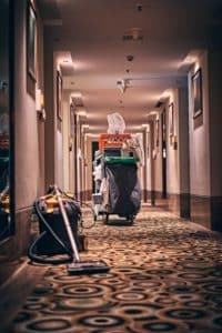 tempi pulizia camere albergo